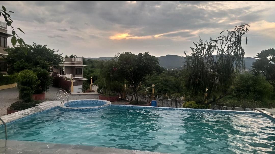 Mewar Mansion Hotel Udaipur Bagian luar foto