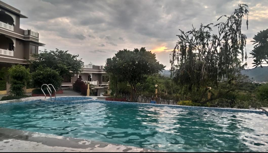 Mewar Mansion Hotel Udaipur Bagian luar foto