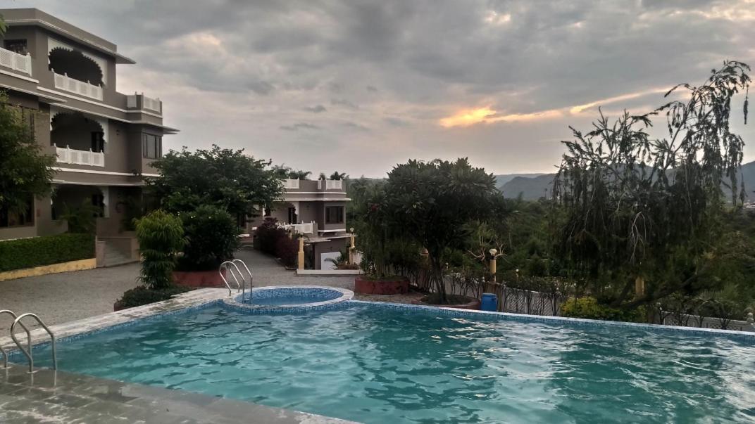 Mewar Mansion Hotel Udaipur Bagian luar foto